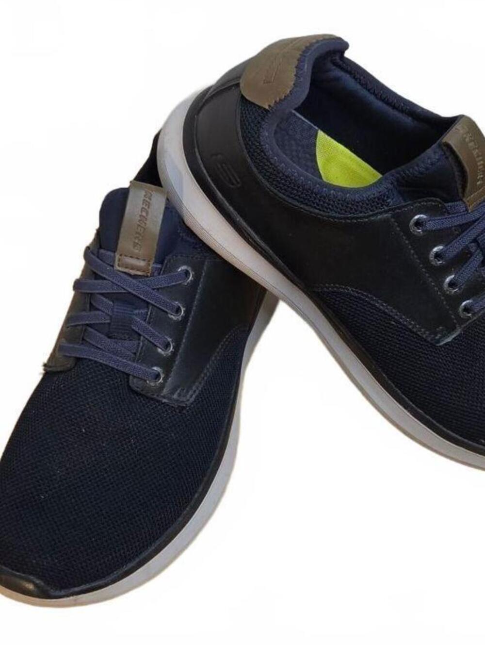 Skechers Men's Navy Blue Lightweight Sneakers Size 9.5
